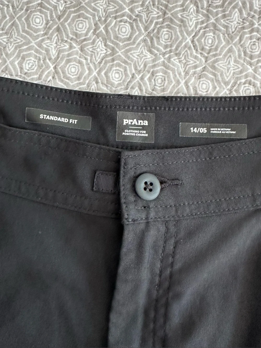 PrAna Egress Eco Mid Rise Outdoor Cargo Pocket Shorts Black Title Nine Size 14
